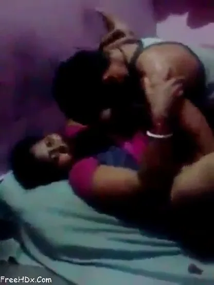 पति ने दोस्त से अपनी लुगाई की चूत चुदवाई हिंदी ऑडियो ब्लू फिल्म वीडियो — screenshot 2