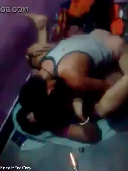पति ने दोस्त से अपनी लुगाई की चूत चुदवाई हिंदी ऑडियो ब्लू फिल्म वीडियो — screenshot 6