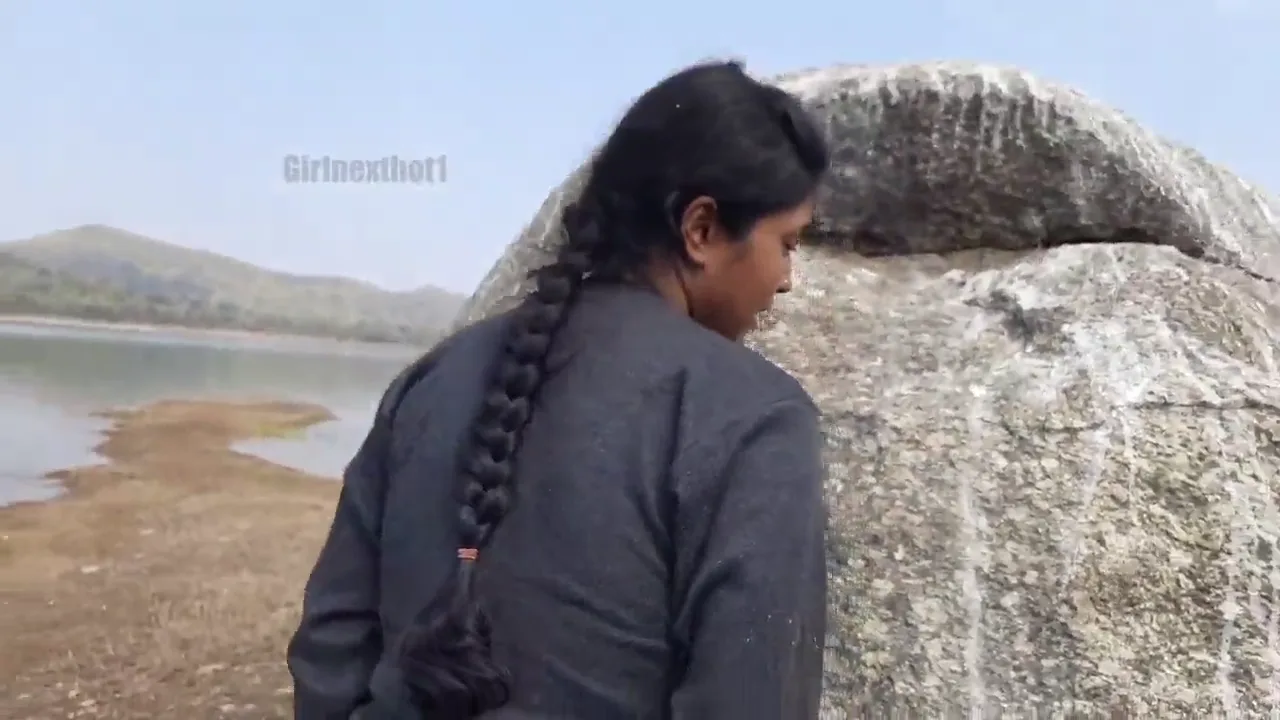 तालाब किनारे गर्लफ्रेंड को डॉगी स्टाइल चोदकर चूत में वीर्य गिरा दिया वीडियो