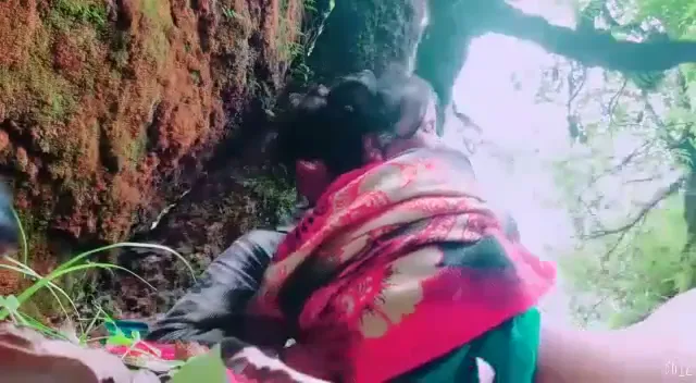 यंग बॉय ने देसी चीटिंग आंटी को मुंह और चूत में लंड दिया हिंदी बीएफ — screenshot 2