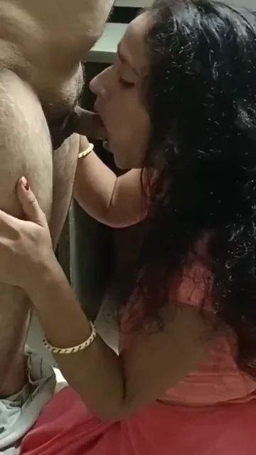 कामुक स्वभाव वाली देसी बीवी का जोशीला किसिंग ब्लोजॉब एमएमएस हिंदी बीएफ वीडियो — screenshot 5