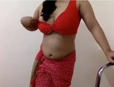 लाल ब्लाउज वाली सेक्सी भाभी की चूत चुदाई करते हुए गांड मारने वाला भाभी bf वीडियो — screenshot 3