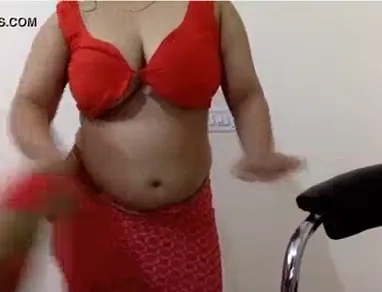 लाल ब्लाउज वाली सेक्सी भाभी की चूत चुदाई करते हुए गांड मारने वाला भाभी bf वीडियो — screenshot 5