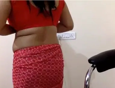 लाल ब्लाउज वाली सेक्सी भाभी की चूत चुदाई करते हुए गांड मारने वाला भाभी bf वीडियो — screenshot 6