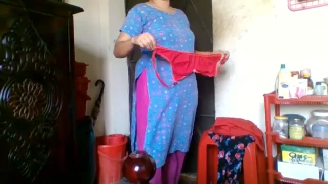 चेहरा छुपाई बीवी का मुंह चोदता पति देसी बीवी चूसने वाला MMS वीडियो — screenshot 1