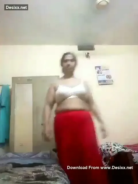 दोस्त की मम्मी ने सारे कपड़े उतारकर नंगी होकर देसी चूत चुदाई का मजा लिया हिंदी बीएफ वीडियो — screenshot 1