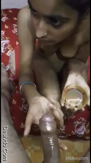 चार गर्म इंडियन लड़कियों का मोटा लंड हाथों से रगड़कर चूत भिगोने वाला हिंदी बीएफ कंपाइलेशन — screenshot 4