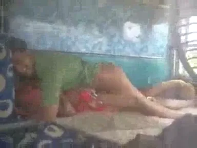 देसी रंडी की ट्रक में जोरदार चूत चुदाई गांव वाली ब्लू फिल्म वीडियो — screenshot 2