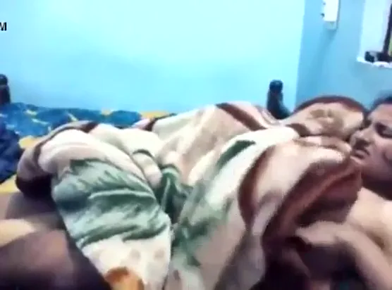 गर्लफ्रेंड को चुदाई के लिए परेशान करता बॉयफ्रेंड देसी MMS वीडियो — screenshot 4