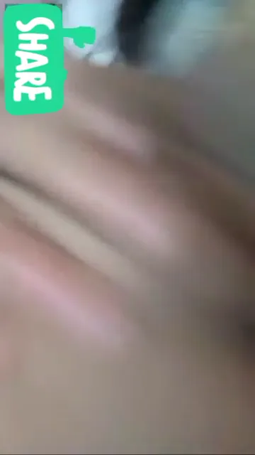 कोलकाता की लड़की साड़ी उतारकर नंगी चूत दिखाती देसी सेक्स वीडियो — screenshot 3