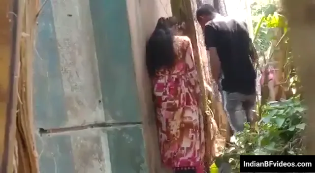 दीवार के पीछे लैला मजनू की चुपके चुदाई देसी सेक्स एमएमएस हिंदी बीएफ गांव जोड़ा