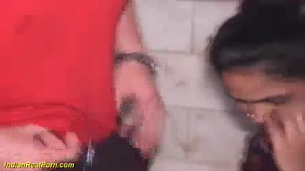 हॉर्नी इंडियन औरत को अंग्रेज ने जोरदार फक किया देसी सेक्स वीडियो — screenshot 1