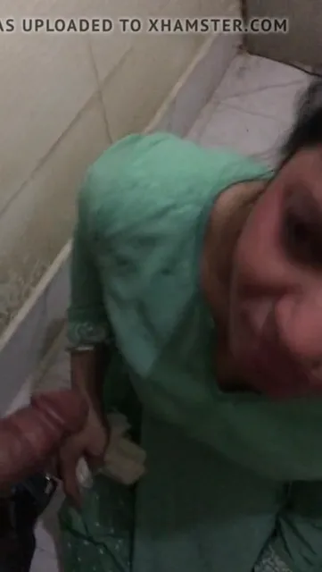 सेक्सी भाभी को लवर ने जबरदस्ती लंड चुसाया उल्टी होने तक हिंदी बीएफ ब्लू फिल्म — screenshot 3