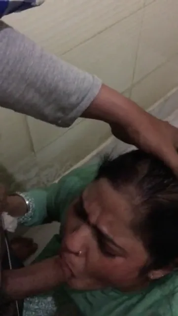 सेक्सी भाभी को लवर ने जबरदस्ती लंड चुसाया उल्टी होने तक हिंदी बीएफ ब्लू फिल्म — screenshot 7