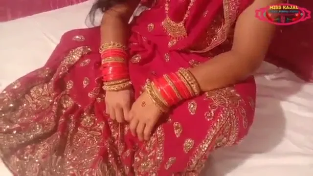 दुल्हन भाभी का इंडियन सुहागरात देसी सेक्स MMS वीडियो — screenshot 1