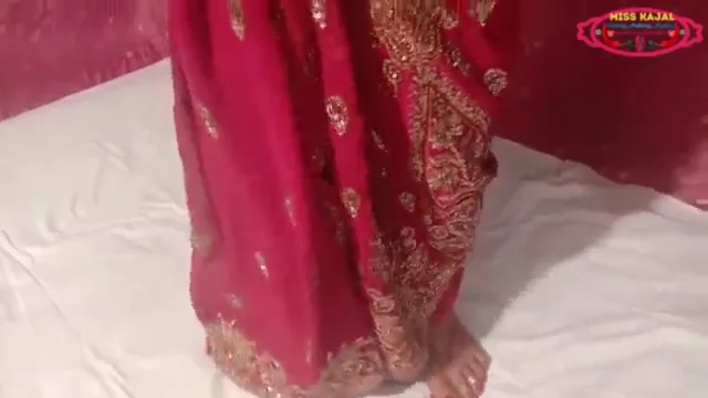 दुल्हन भाभी का इंडियन सुहागरात देसी सेक्स MMS वीडियो — screenshot 2