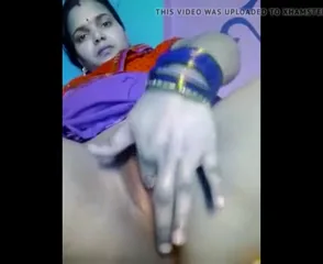 बिहारी घरेलू भाभी ने अपनी मोटी चूत को थपेड़ते हुए किया हस्तमैथून वीडियो — screenshot 4