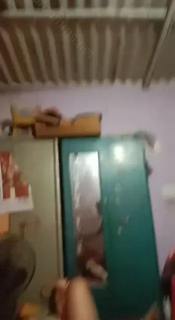 तमिल रंडी भाभी ने डॉगी स्टाइल में कस्टमर से जोरदार चुदाई करवाई वीडियो — screenshot 1