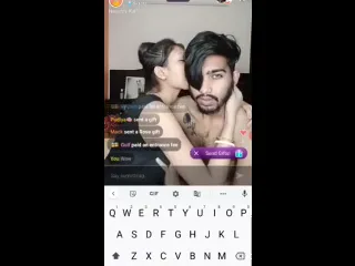 देसी गर्लफ्रेंड की लाइव चुदाई में मोटा लंड घुसाते हुए गांव वाली हिंदी बीएफ वीडियो — screenshot 2