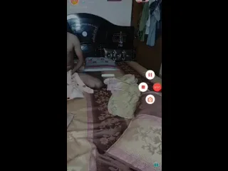 देसी गर्लफ्रेंड की लाइव चुदाई में मोटा लंड घुसाते हुए गांव वाली हिंदी बीएफ वीडियो — screenshot 9