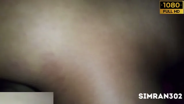 मुस्लिम भाभी सिमरन के बड़े बूब्स चूसते हुए काले लंड से चुदाई की वीडियो — screenshot 6