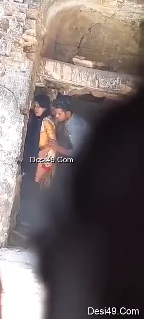 पुरानी हवेली में लवर्स की चोरी छिपे चुदाई हिडन कैमरा MMS — screenshot 5