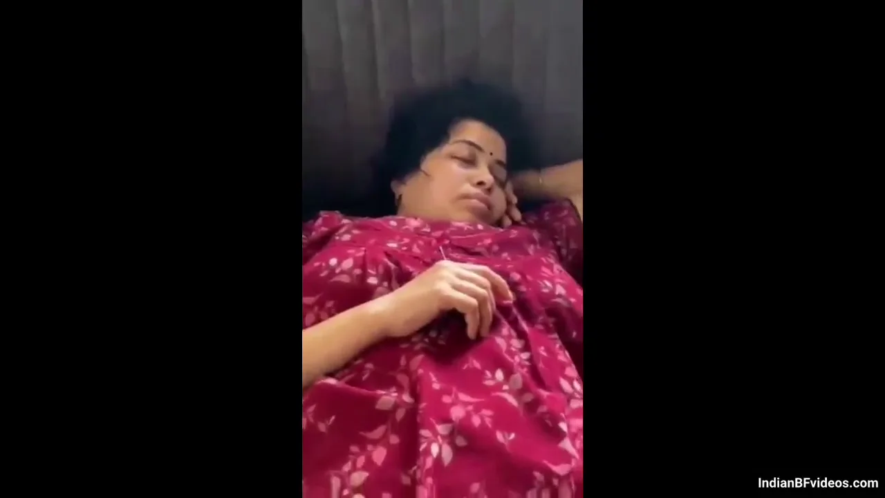 ठरकी बेटे ने मॉम पर स्पाईंग करके निजी अंग देखे देसी सेक्स हिंदी बीएफ एमएमएस स्पाई वीडियो