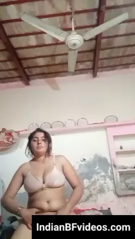 बडे स्तन वाली पाकी भाभी ने चूत गांड दिखाई देसी वीडियो — screenshot 2