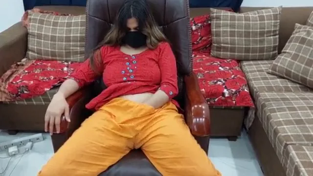 पाकिस्तानी केमगर्ल सोबिया नासिर का नंगा चूत वाला देसी एमएमएस ब्लू फिल्म वीडियो — screenshot 3