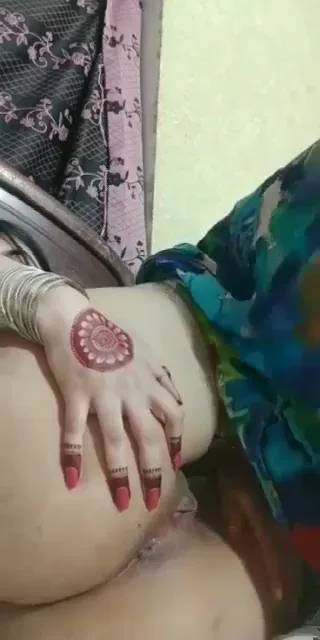 पाकिस्तानी माल की फूली चूत और संकरी गांड दिखाती हुई सेक्सी बीएफ वीडियो — screenshot 5