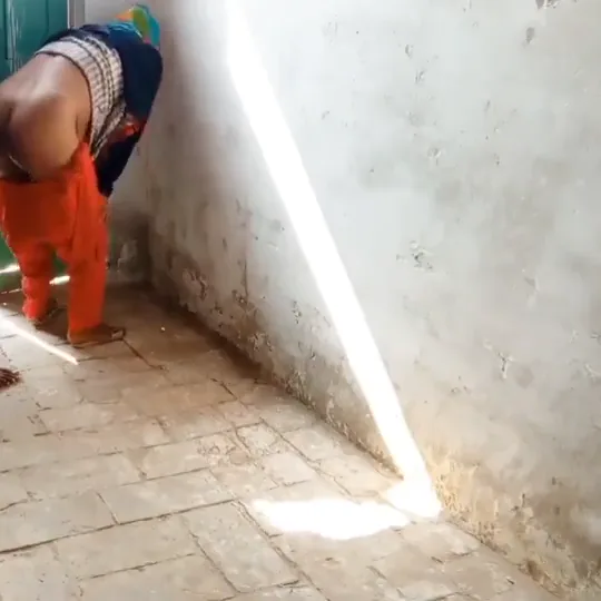 बुर्खे वाली पडोसी भाभी को बरामदे में बुलाकर चोदा