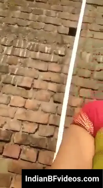 गांव वाली भाभी की चूत से निकलती मूत की धार देसी चुदाई एमएमएस — screenshot 5