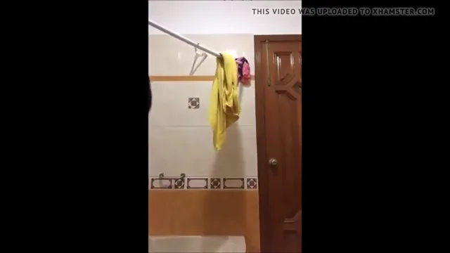 कोरोना में सेक्सी सेल्फी बनाती पंजाबी कुड़ी की नंगी चूत चुदाई देसी बीएफ वीडियो — screenshot 4