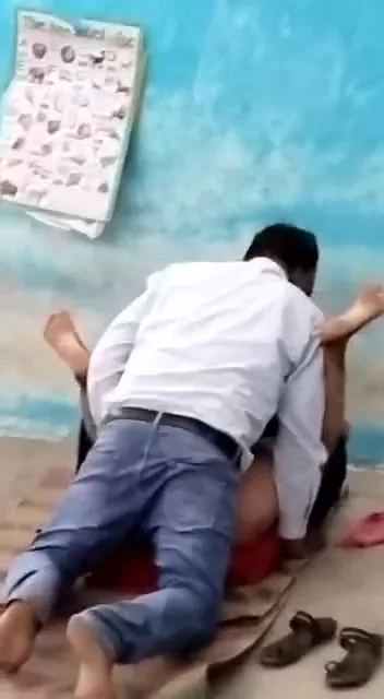 स्कूल की चुदक्कड़ प्रिंसिपल मैडम ने पंचायत ऑफिस वाले से चूत चुदाई ली — screenshot 2