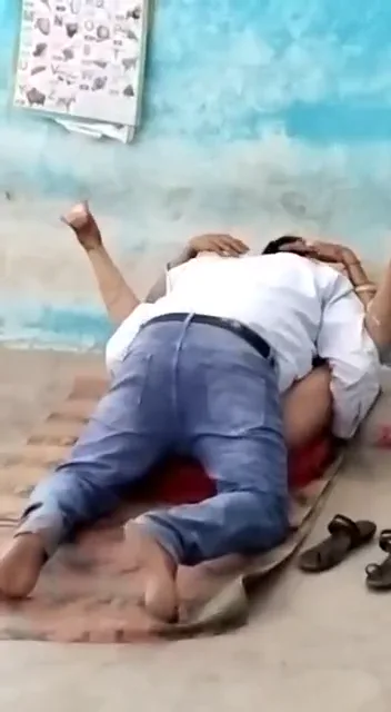 स्कूल की चुदक्कड़ प्रिंसिपल मैडम ने पंचायत ऑफिस वाले से चूत चुदाई ली — screenshot 3