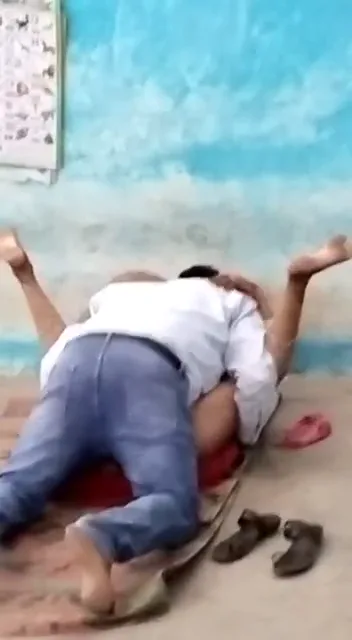 स्कूल की चुदक्कड़ प्रिंसिपल मैडम ने पंचायत ऑफिस वाले से चूत चुदाई ली — screenshot 4