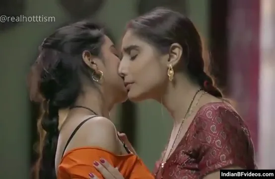 घर की दो बहुएं आपस में लेस्बियन रोमांस करती हुई गर्म चूत चुदाई वीडियो