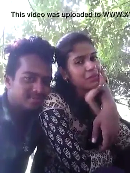 बंगाली कपल की पार्क में किसिंग और देसी चूत चुदाई वाली ब्लू फिल्म वीडियो — screenshot 6