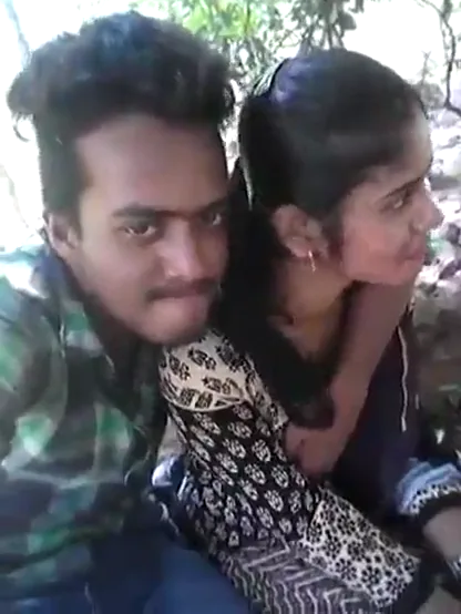 बंगाली कपल की पार्क में किसिंग और देसी चूत चुदाई वाली ब्लू फिल्म वीडियो — screenshot 7
