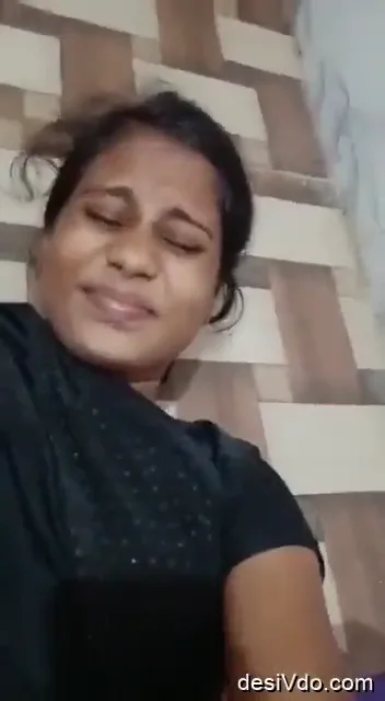 अभी अभी वर्जिनिटी खोई बहन ने खोलकर दिखाई अपनी फ्रेश चूत वाली क्लिप वीडियो — screenshot 5
