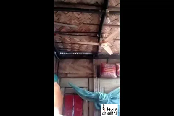 नटखट कुंवारी देसी लड़की अपने सुडौल चुचे दिखाते हुए सेक्सी ब्लू फिल्म हिंदी बीएफ