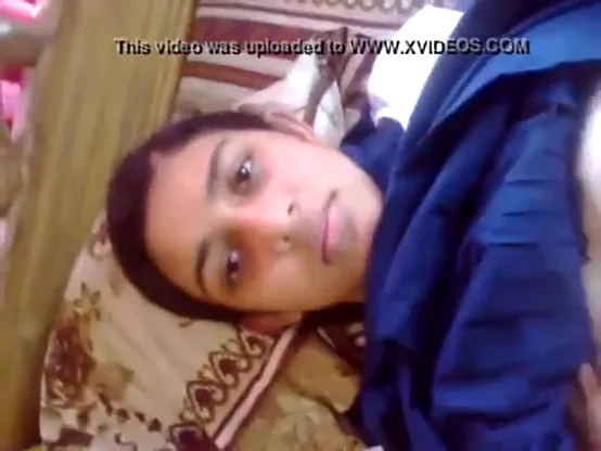 शालीन लड़की के बूब्स और चूत के मजे लेता लड़का देसी सेक्स हिंदी बीएफ — screenshot 2