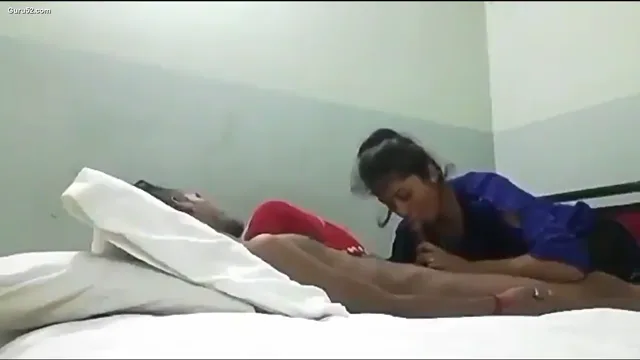 होटल में काम करती लड़की का सेक्सी माउथ फकिंग और लंड चूसने का वीडियो — screenshot 2