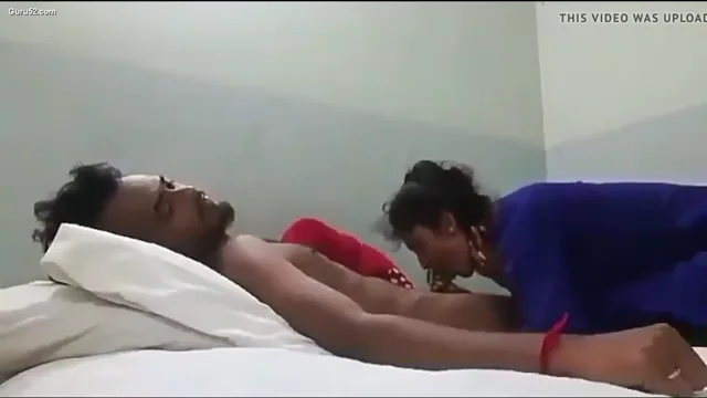 होटल में काम करती लड़की का सेक्सी माउथ फकिंग और लंड चूसने का वीडियो — screenshot 4
