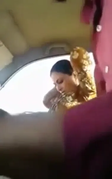 ड्राइवर ने कार में पाकिस्तानी हिजाबी बेगम को जोरदार चोदा वीडियो — screenshot 9