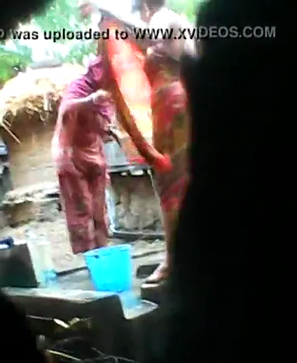 चाची को नंगी नहाते देखकर गांड चोदने की देसी सेक्सी गांव क्लिप — screenshot 4