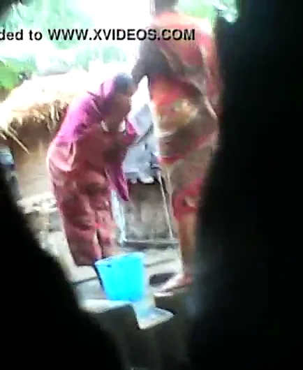 चाची को नंगी नहाते देखकर गांड चोदने की देसी सेक्सी गांव क्लिप — screenshot 5