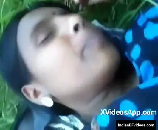 देहाती औरत ने लंड चूसा गोटियां चाटी फिर हरी घास पर देहाती चुदाई — screenshot 8