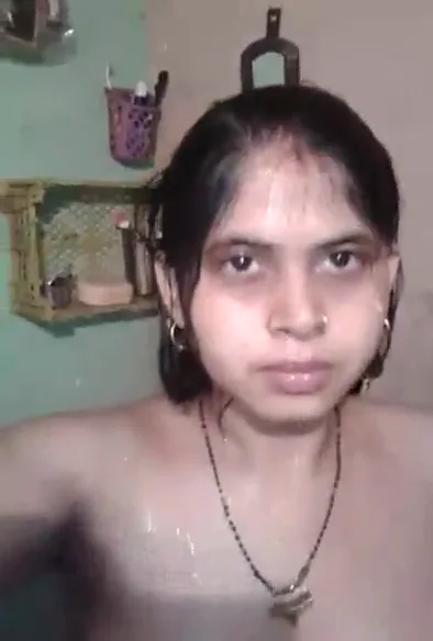 बिहारी बिग बूब्स आंटी की नंगी बाथरूम सेल्फी और चूत दिखाने वाली वीडियो — screenshot 4