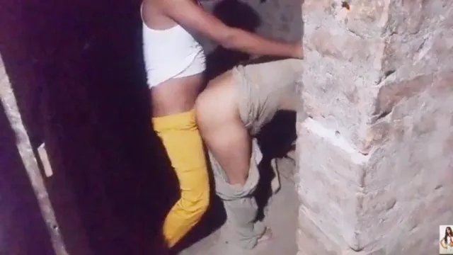 पुराने खंडर में कुंवारी सलमा की देसी चूत नौमान के मोटे लंड से हिंदी बीएफ चुदाई MMS — screenshot 3